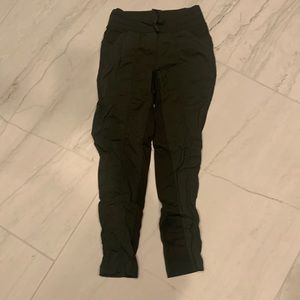 Lululemon street to studio pants dark green size 2. EUC
